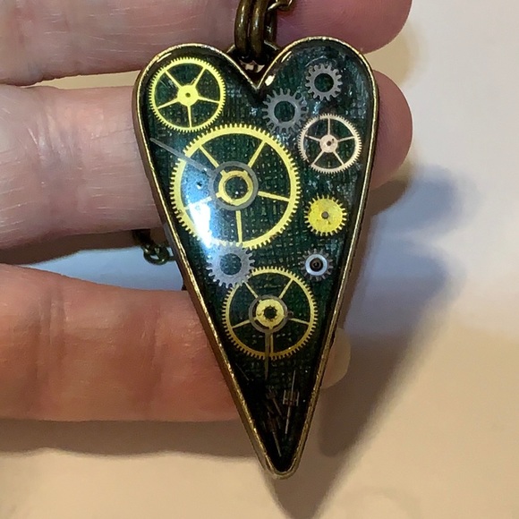 Real vintage Watch gears Heart Necklace - Picture 5 of 9